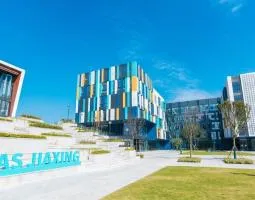 NAS Jiaxing, Международная школа в Цзясине